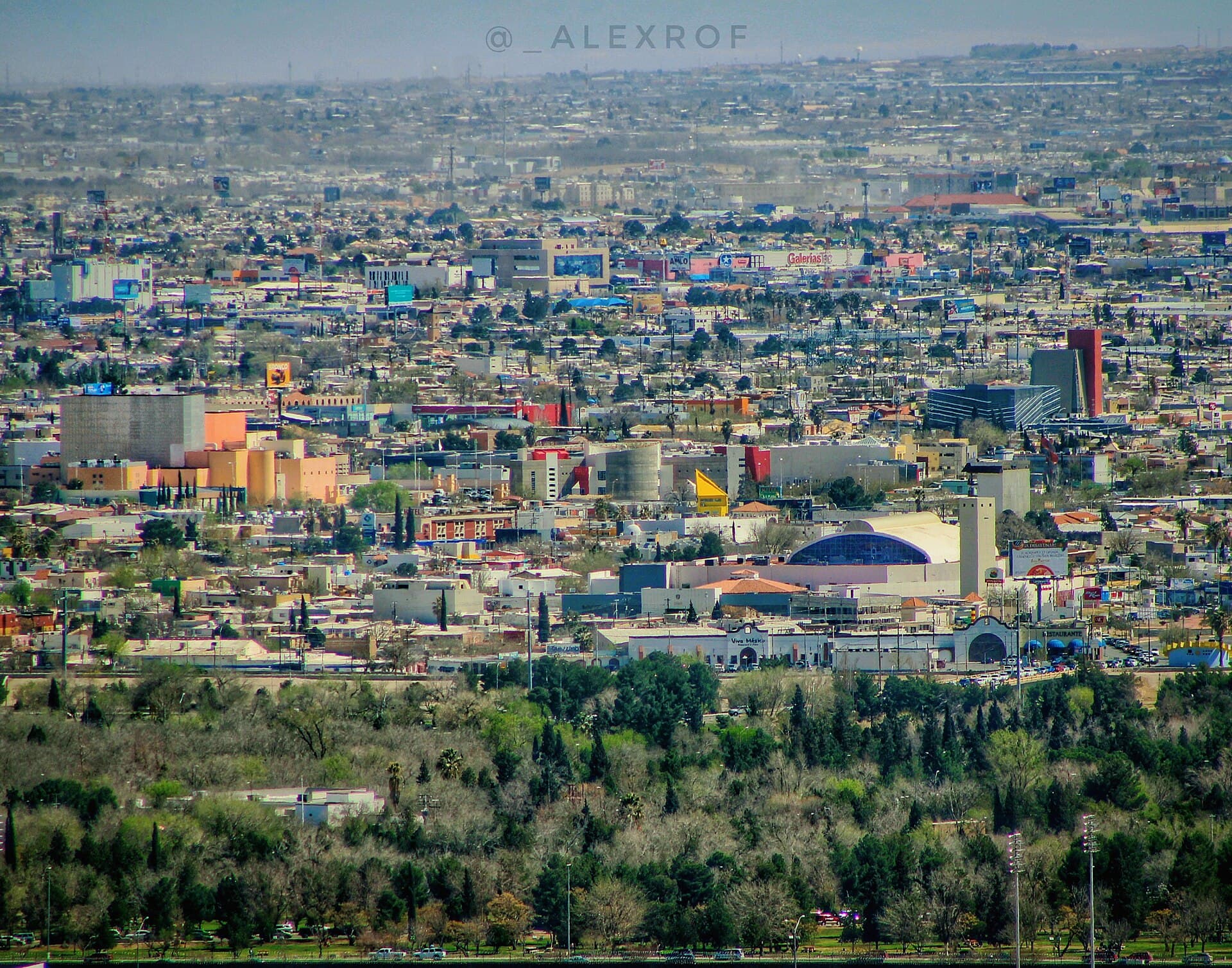 Panorama de Ciudad Juárez bajo cielo abierto